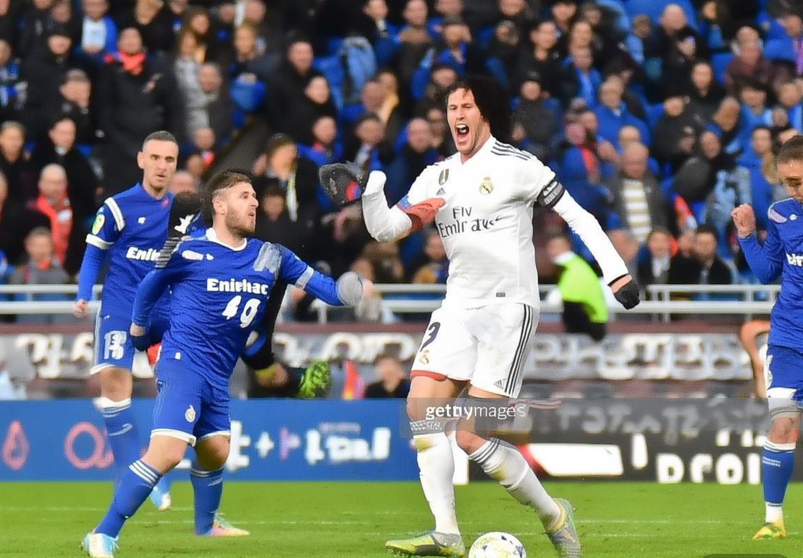 皇马2-1逆转！姆巴佩西甲联赛首球破僵，罗德里戈替补救主皇家马德里